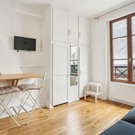Cozy Just Steps From Train Station * Luxemburg